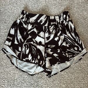 Lululemon Hotty Hot 4” Brown and White Athletic Shorts with Abstract Print